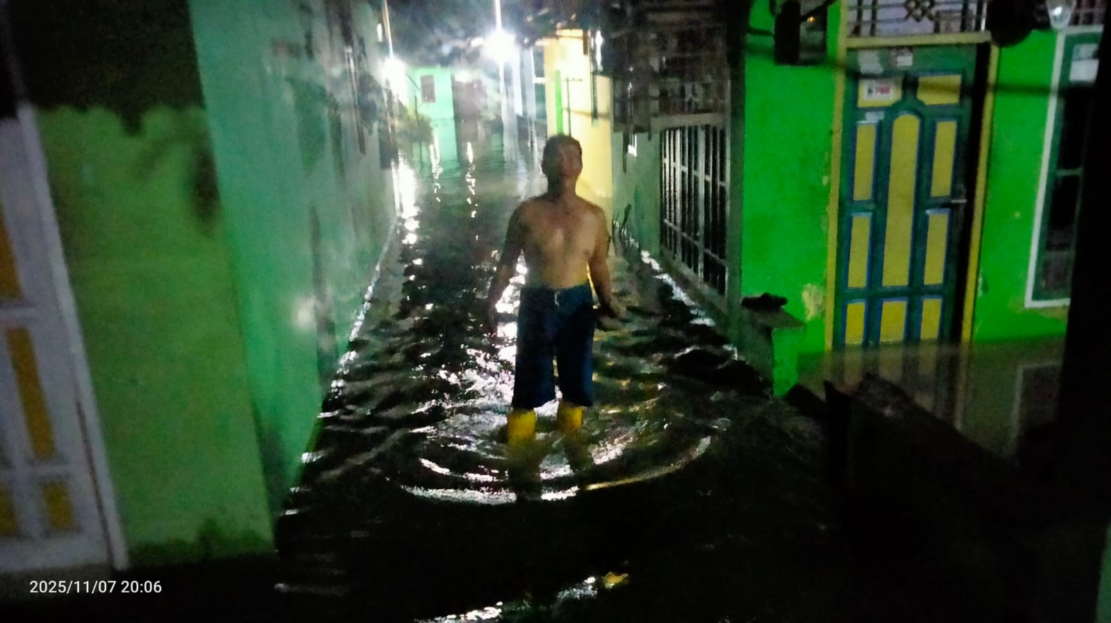 Banjir Rob Genangi Permukiman Warga di Rangai Tri Tunggal, BPBD DKI Jakarta Turun ke Lokasi